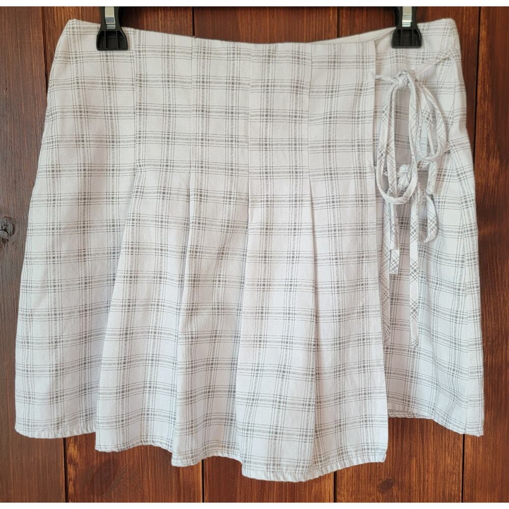 Le Lis Collection Women M White Tan Plaid‎ Pleated Mini Skirt Ties Preppy Y2K